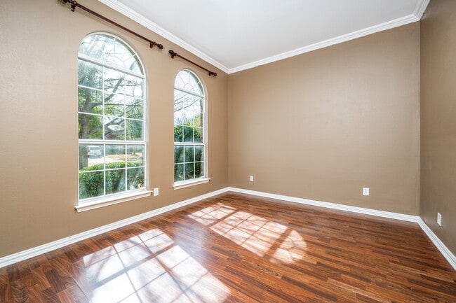 Building Photo - 1281 Golf Club Dr