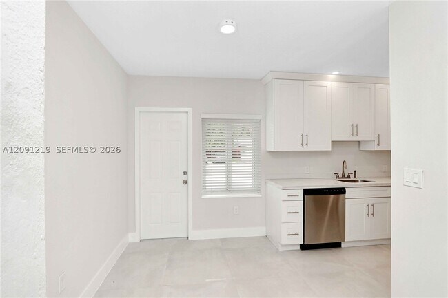 Foto del edificio - 930 SW 24th Ct