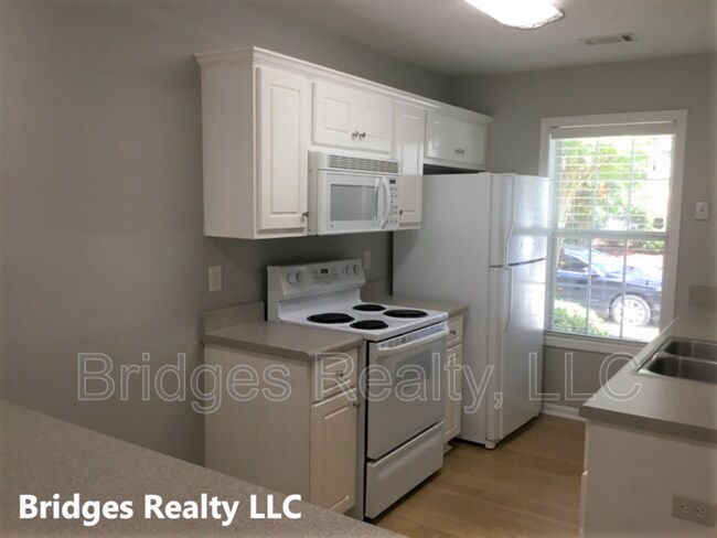 Building Photo - 511 Southern Hills Dr