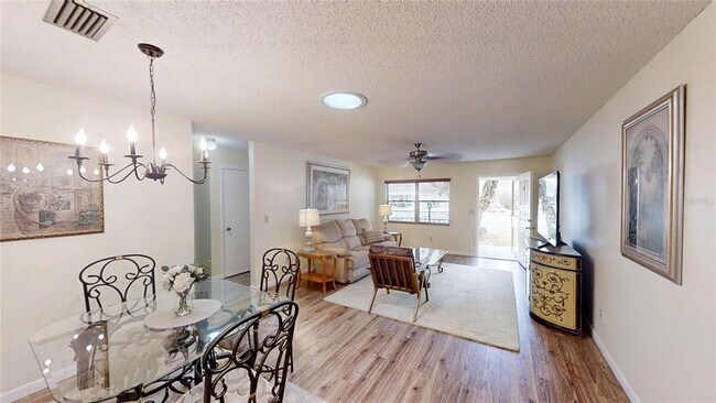 Foto del edificio - 8665 SW 94th St