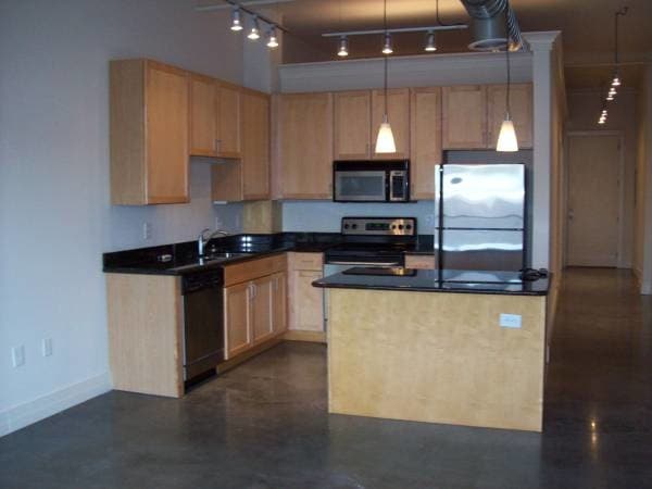 Building Photo - 8650 N Winter Ave