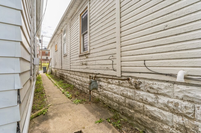 Building Photo - 421 Walnut Ave