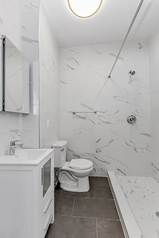 Foto del edificio - 331 W 16th St