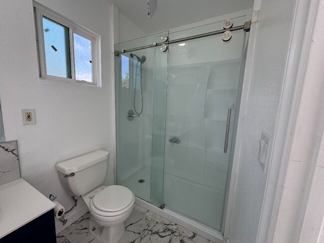 Foto del edificio - 6 W 4th St