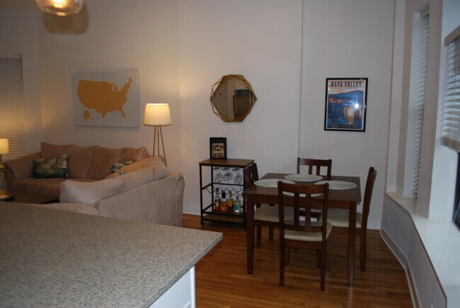 Foto del edificio - 609 W Oakdale Ave