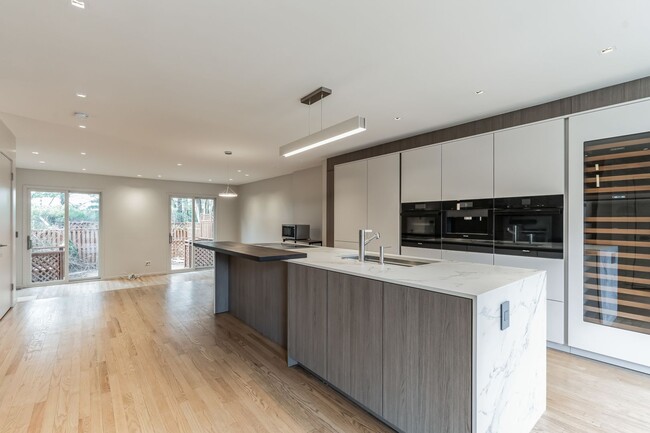 Building Photo - Luxurious Contemporary 4 Story 4bd/3.5bath...