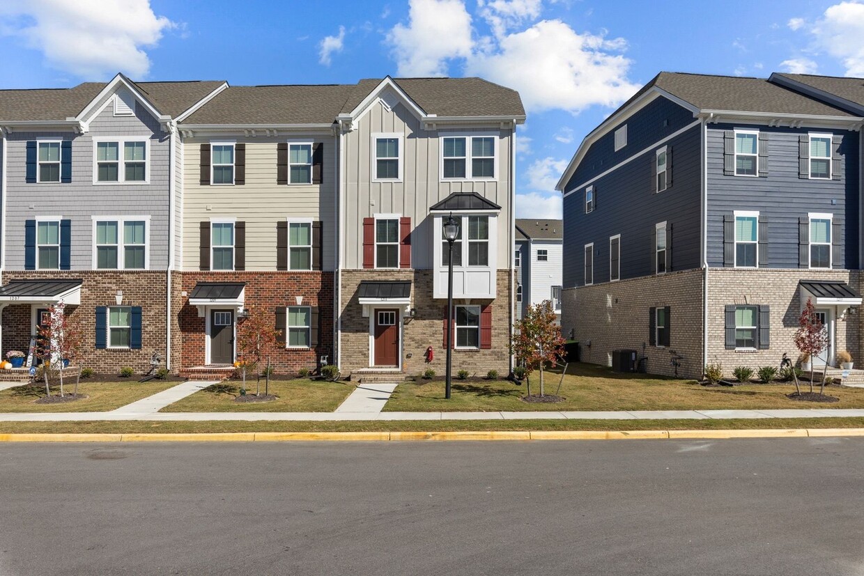 Primary Photo - Welcome to modern living in Suffolk, Virgi...