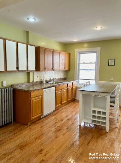 Foto del edificio - 46 Aspinwall Ave