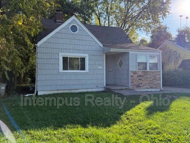 Building Photo - 692 S Wheatland Ave