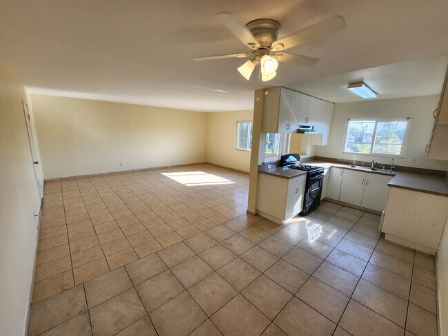 Building Photo - 530 Palm Dr