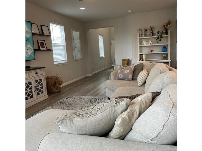 Building Photo - 10605 Harwood Overlook Cove