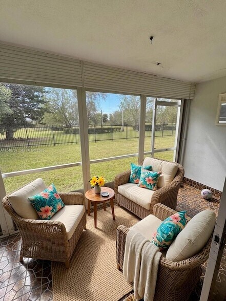 Foto del edificio - 950 Hillcrest Dr