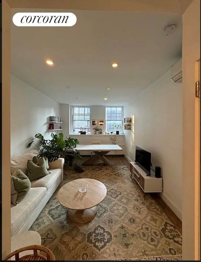 Foto principal - 123 E 18th St