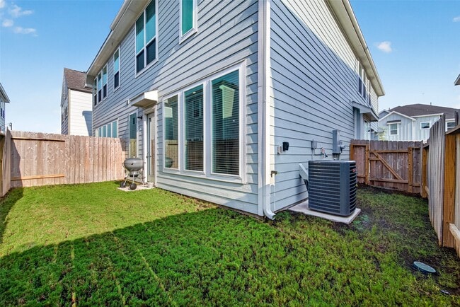 Building Photo - 2206 Via Cami Ln
