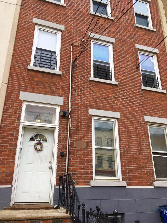 132 1/2 Ripley Pl Unit 2, Elizabeth, NJ 07206 Apartments in Elizabeth