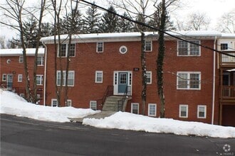 Building Photo - 31 Huguenot St
