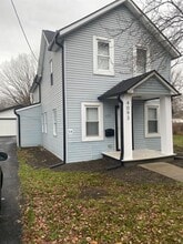 Building Photo - 4093 E 66th St