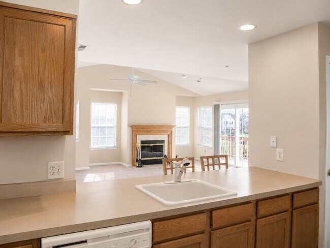 Building Photo - 140 Horseshoe Dr