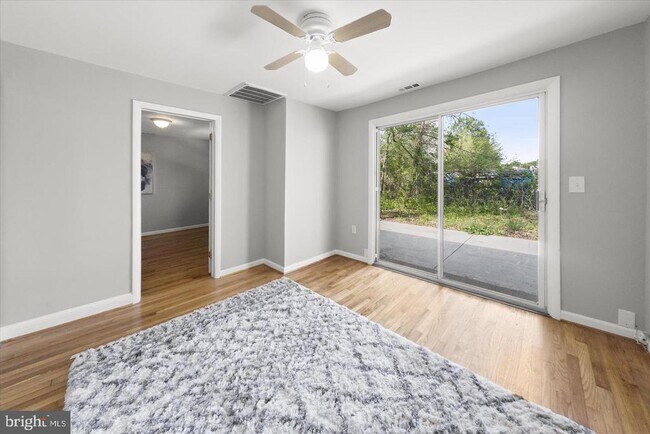 Foto del edificio - 6306 Leapley Rd