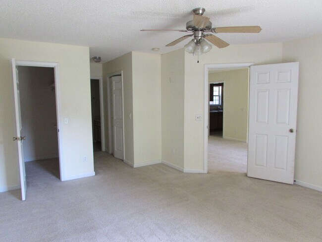 Building Photo - Autumn Place Subdivision, Close to Base!