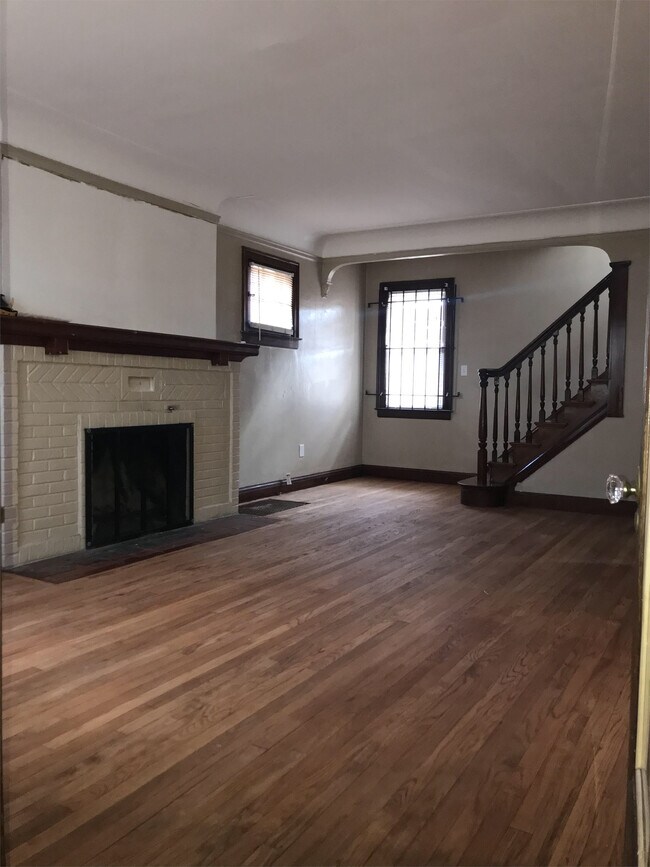 Building Photo - 5226 Buckingham