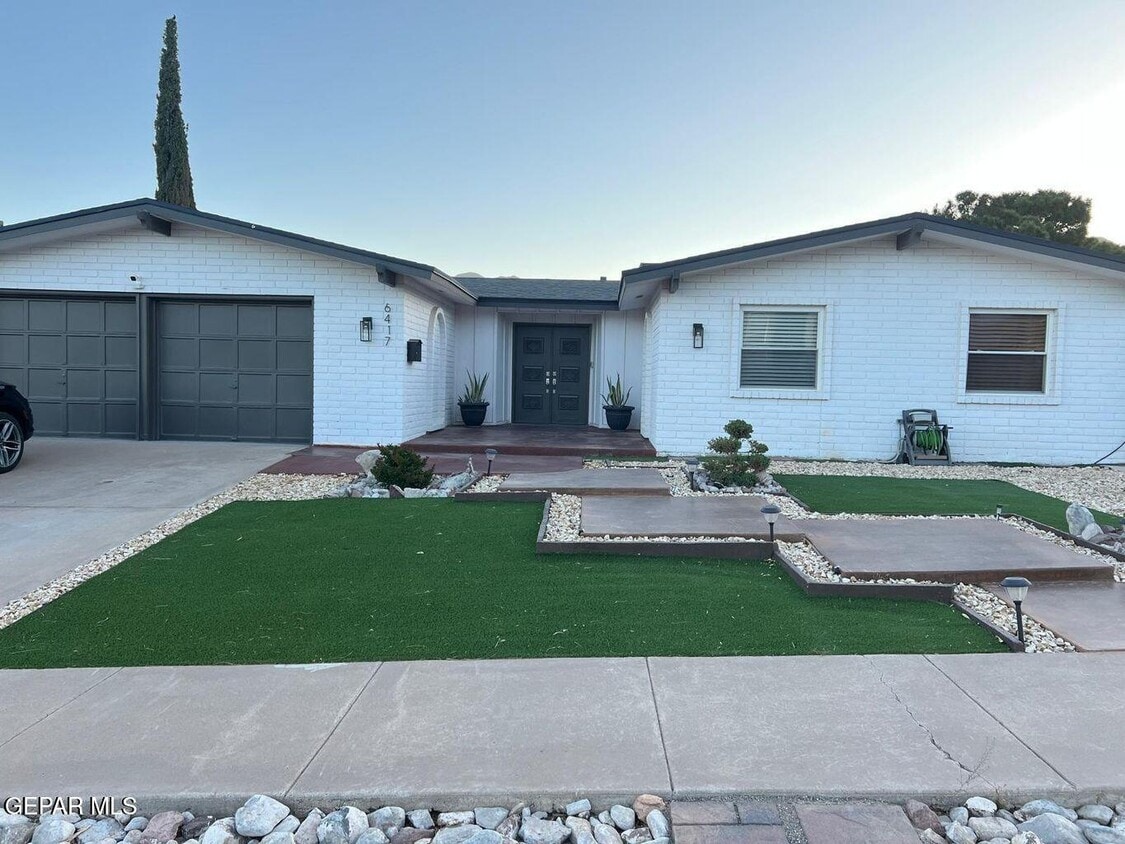 Foto principal - 6417 Los Robles Dr