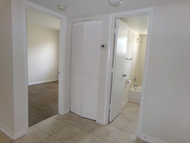 Building Photo - 1554 SE Royal Green Cir