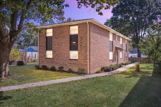 Building Photo - 721 Reinhard Ave