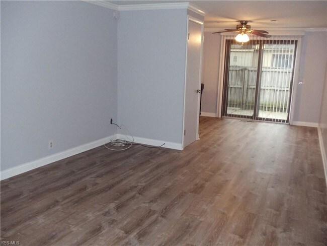 Foto del edificio - 1651 Mentor Ave