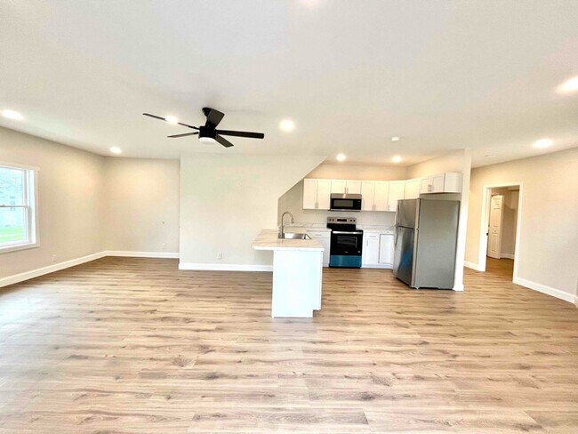 Building Photo - 62 East Ave