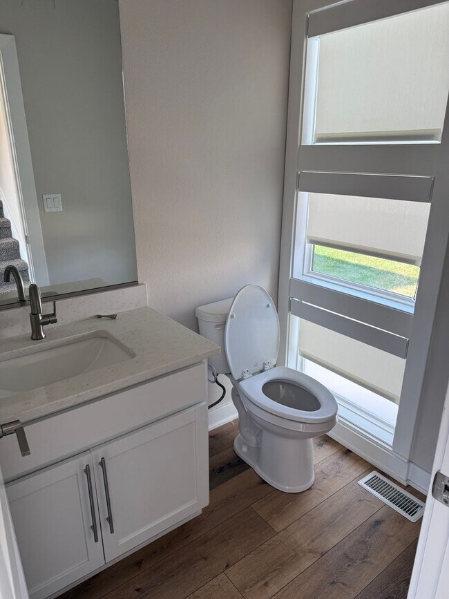 Foto del edificio - Luxury Newer Construction Home! Perfect Location!