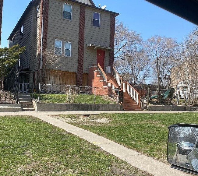 Building Photo - 5918 S Calumet Ave