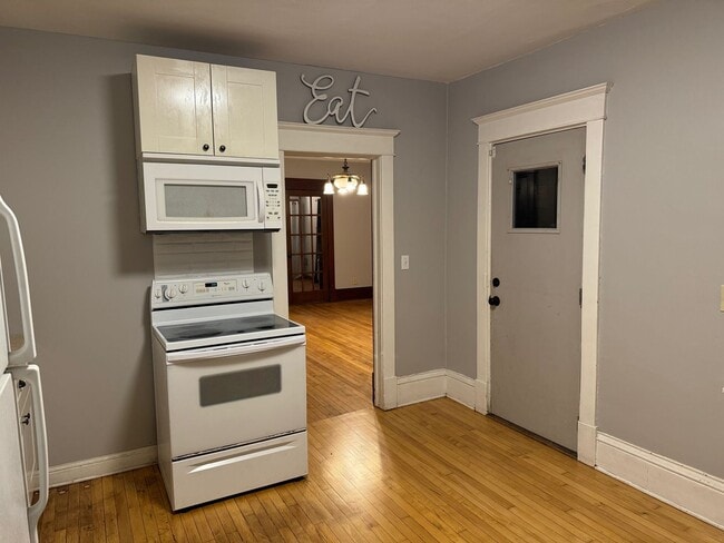 Building Photo - 2630 Grand St NE