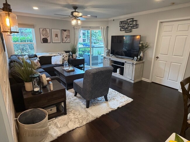 Foto del edificio - 3313 Wyndham Cir