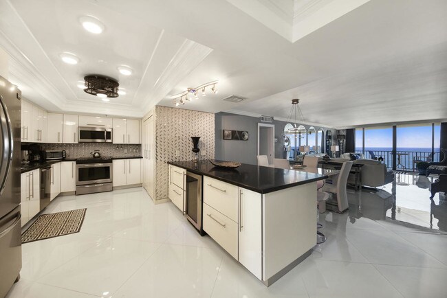 Foto del edificio - 100 S Beach Rd