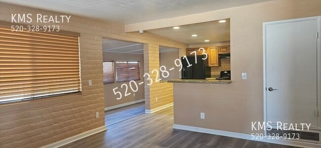 Building Photo - 1719 E Warren Pl