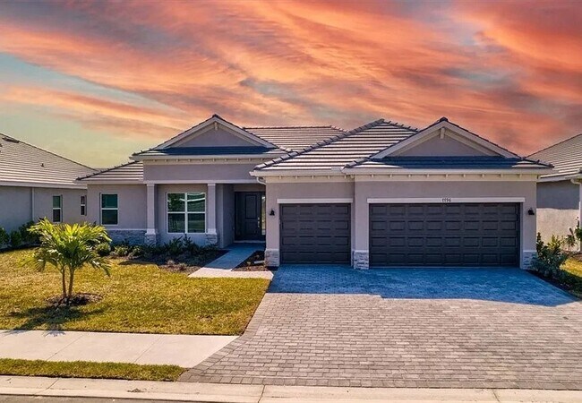 Foto del edificio - 7796 Lakes Edge Ln