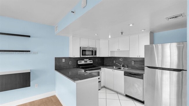 Building Photo - 10661 SW 108th Ave