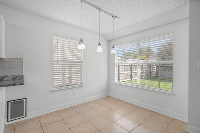 Building Photo - 383 Mirabelle Dr