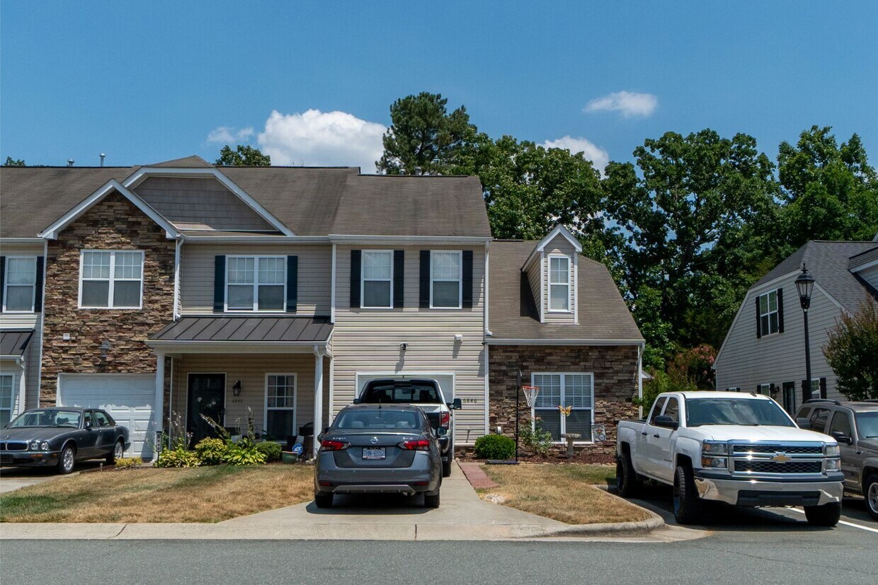 Primary Photo - Beautiful townhome in Whitsett NC