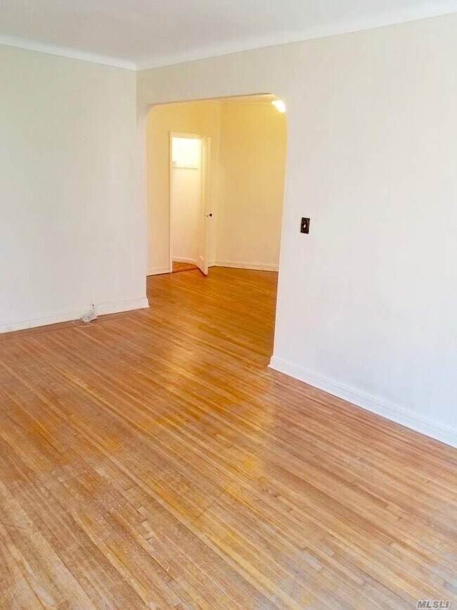 Foto del edificio - 69-40 Yellowstone Blvd