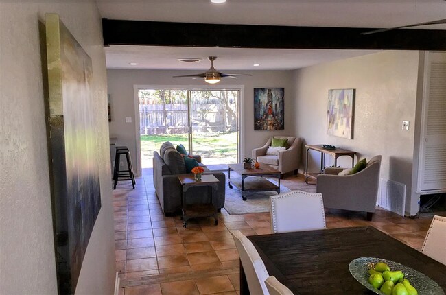 Building Photo - Beautiful 4 beds 2 baths in Austin!