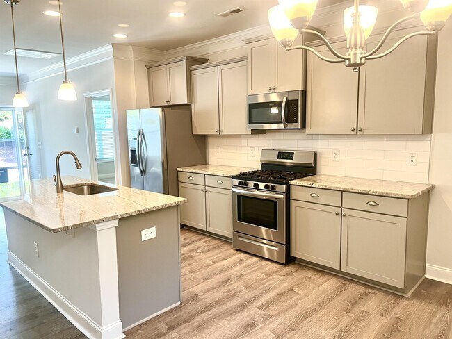 Foto del edificio - 816 Riley Ln