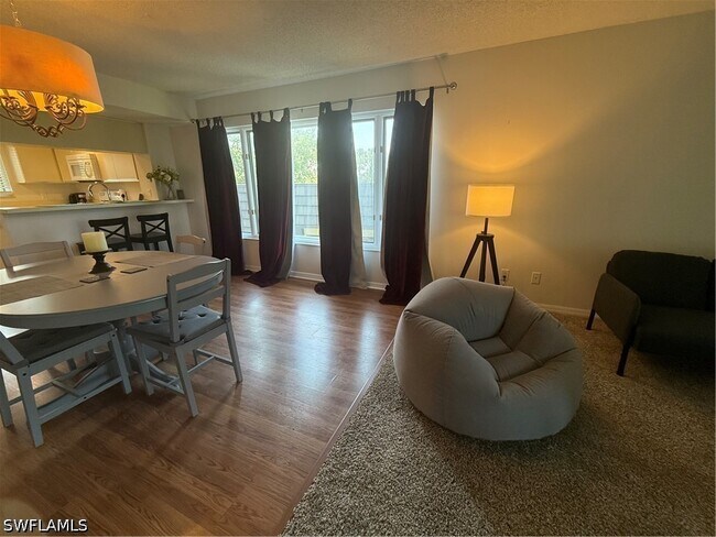 Foto del edificio - 1645 Spoonbill Ln