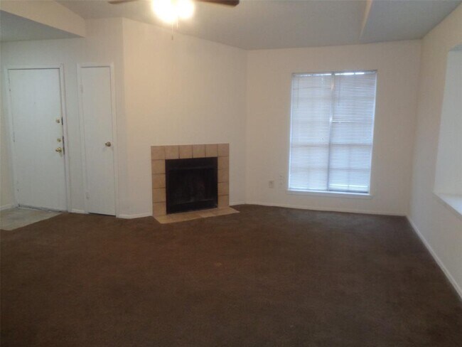 Foto del edificio - 5531 Farley Dr