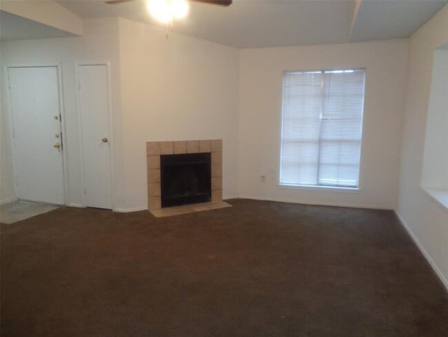 Building Photo - 5531 Farley Dr