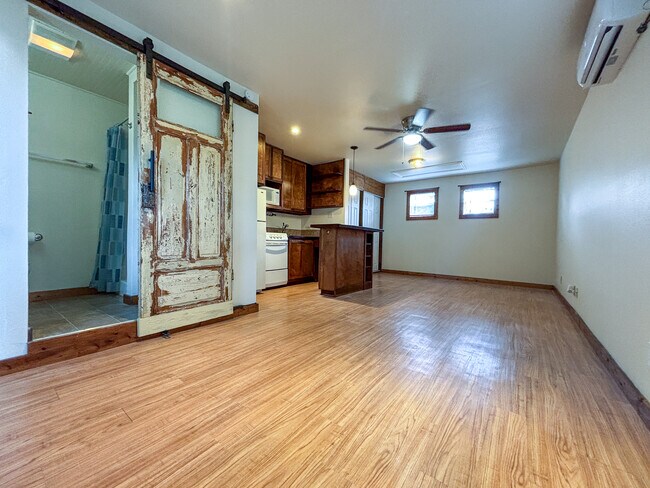 Building Photo - 280 Ridgeview Dr