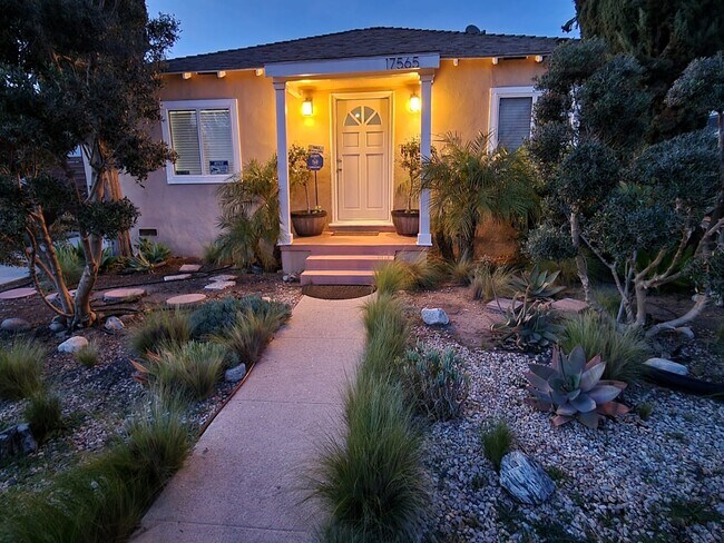 Foto del edificio - 17565 Bullock St