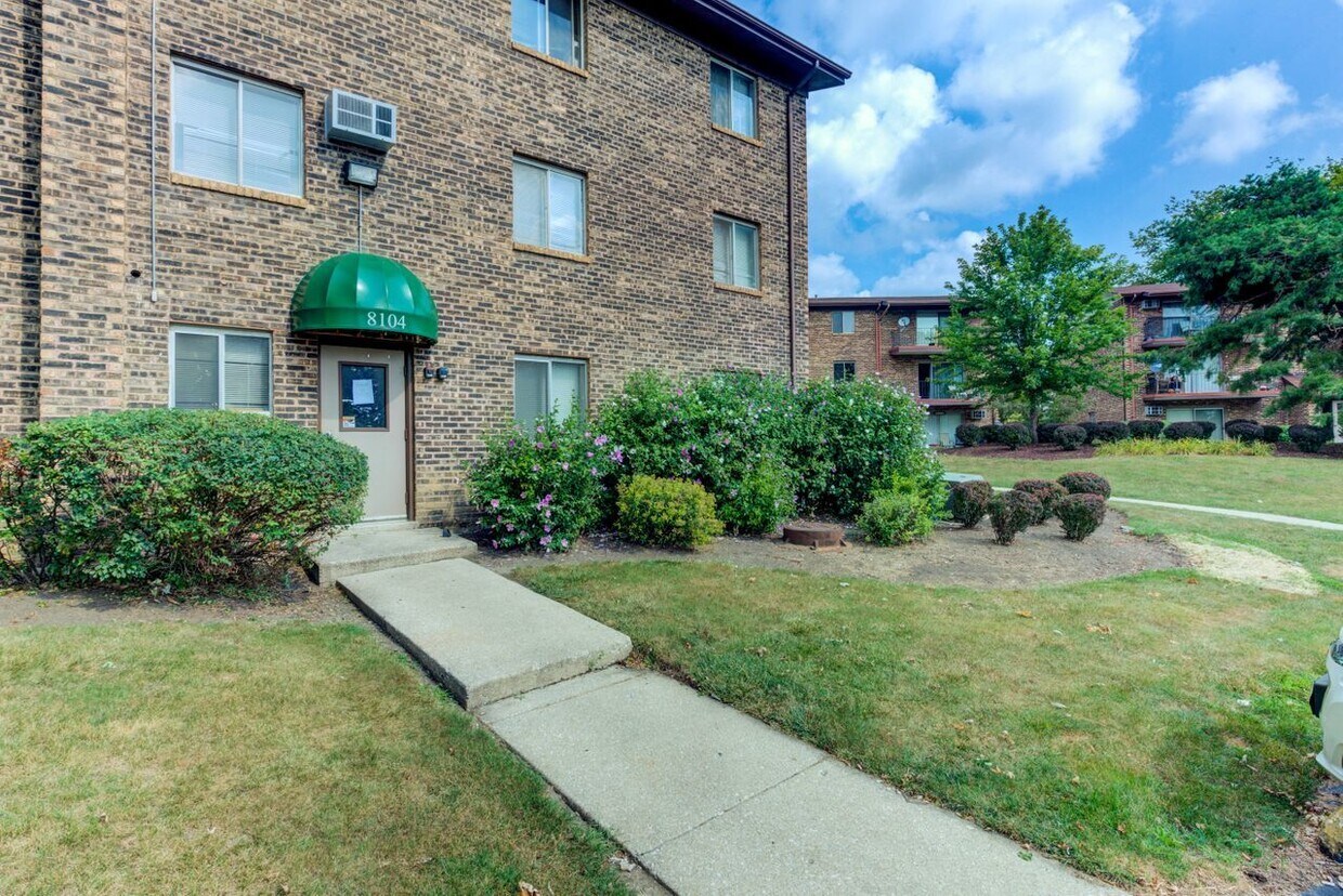 Foto principal - 8104 Waterbury Ct