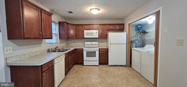 Building Photo - 225 Nottoway Dr